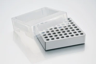 艾本德儲存盒 8 × 8, 可放置 64  個試管， 1  –  2  mL，3  件，高 53  mm，2  英寸，聚丙烯材料，可耐受最低 -86  °C，可高溫高壓滅菌，帶蓋子并具有數(shù)字字母標識